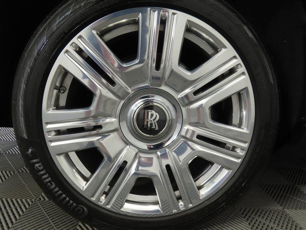 Certified 2023 Rolls-Royce Cullinan w/ Cullinan Package image 32