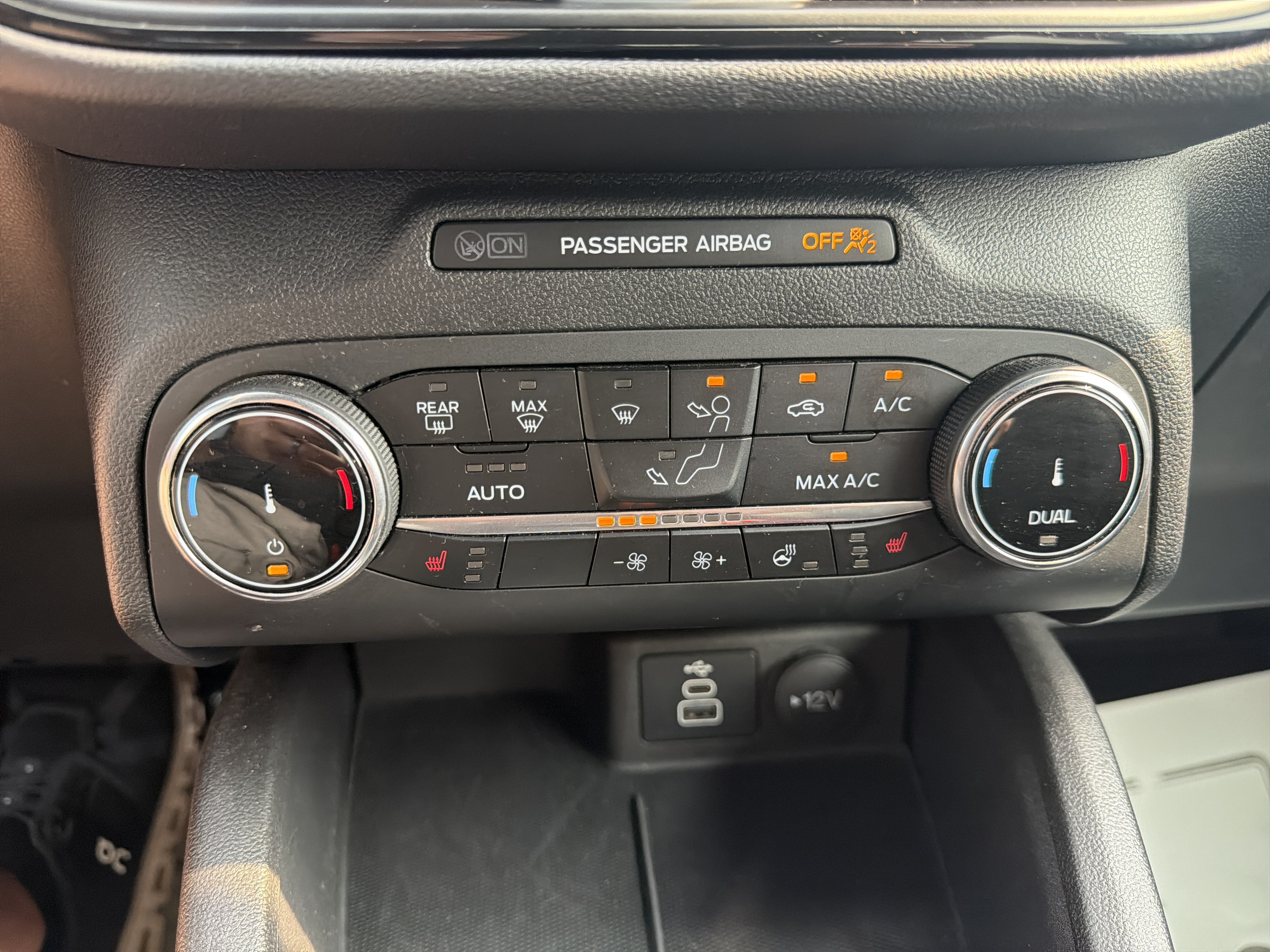 Used 2025 Ford Escape ST-Line Select AWD/4WD image 30
