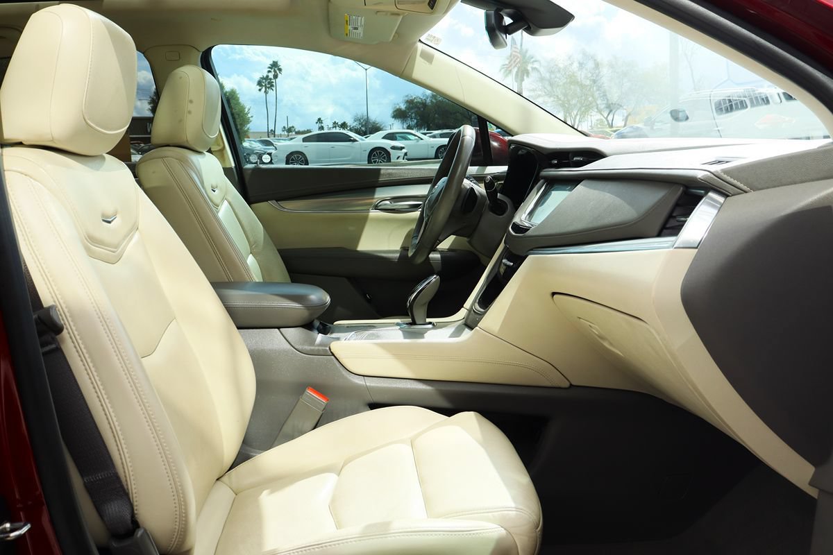 Used 2017 Cadillac XT5 Luxury w/ Driver Awareness Package FWD image 34