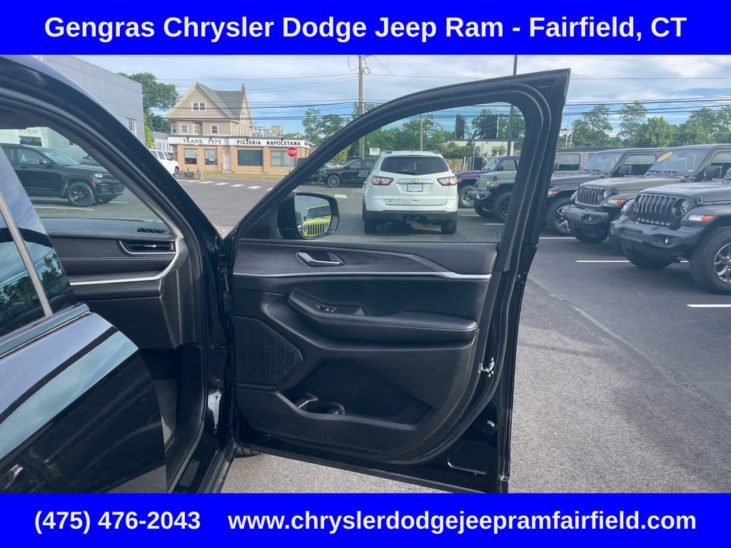 Used 2023 Jeep Grand Cherokee Limited w/ Luxury Tech Group II AWD/4WD image 12
