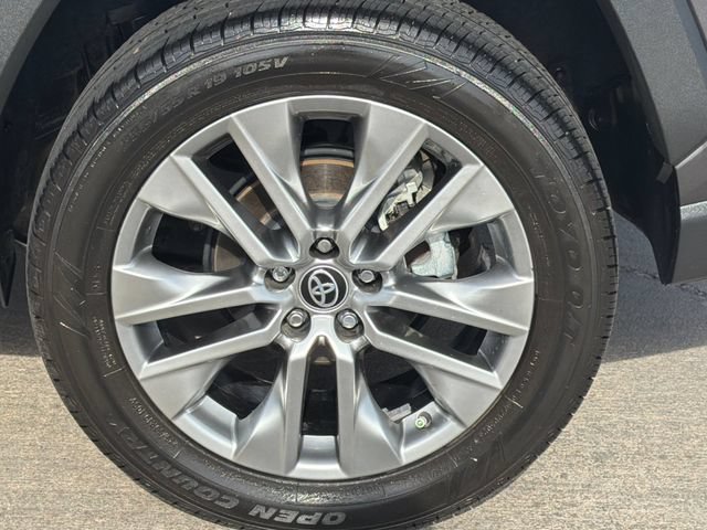 Used 2024 Toyota RAV4 XLE Premium FWD image 32