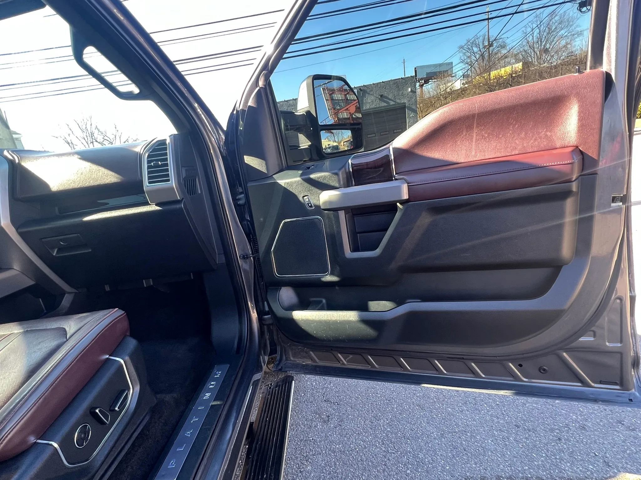 Used 2015 Ford F150 Platinum w/ Equipment Group 701A Luxury image 28