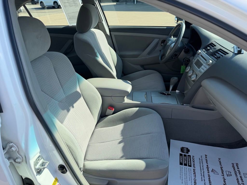 Used 2011 Toyota Camry LE FWD image 31