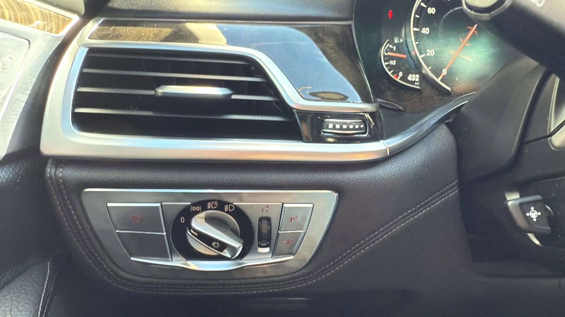 Used 2016 BMW 740i image 12