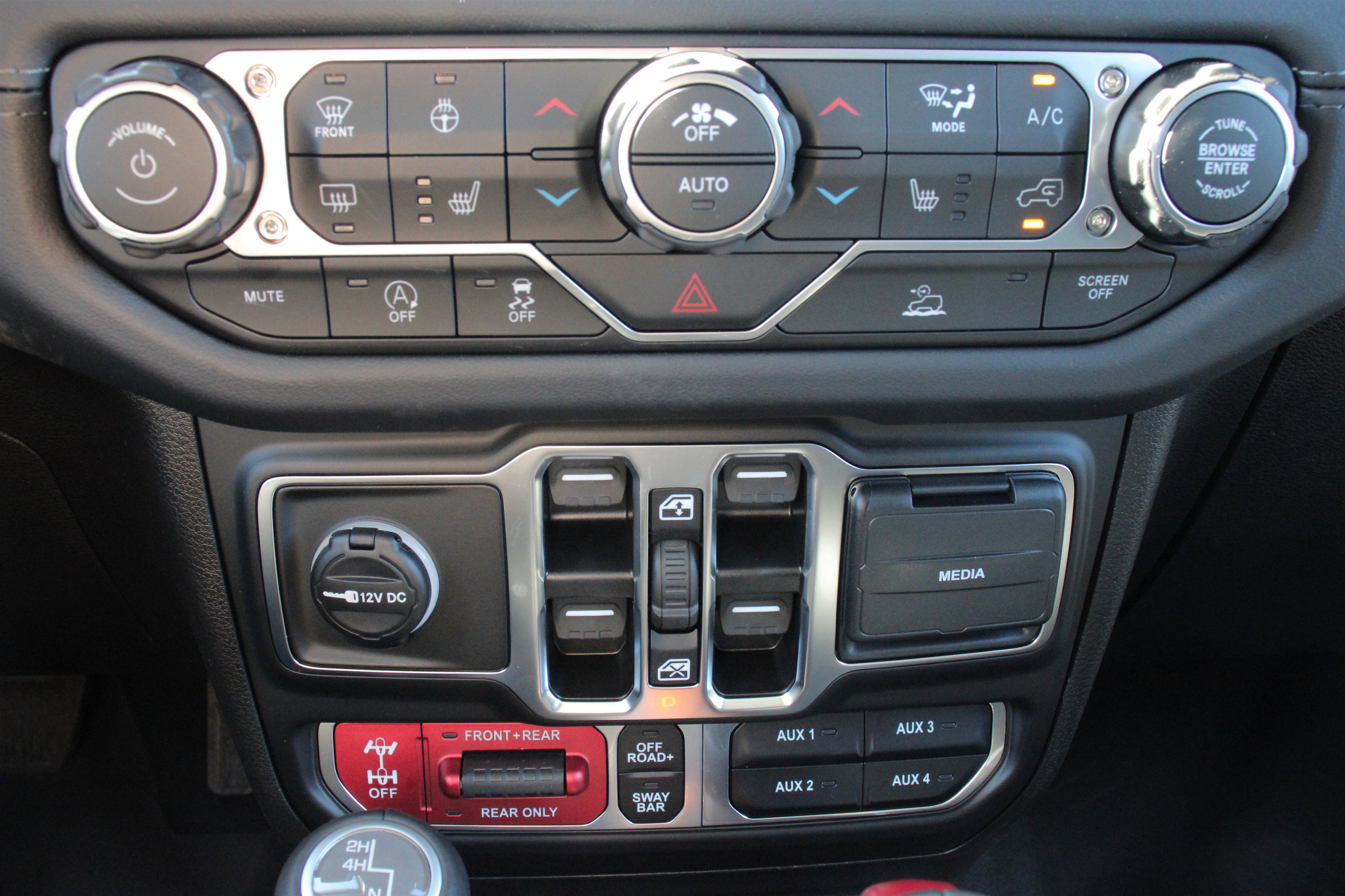 Used 2026 Jeep Gladiator Rubicon w/ Technology Group AWD/4WD image 21