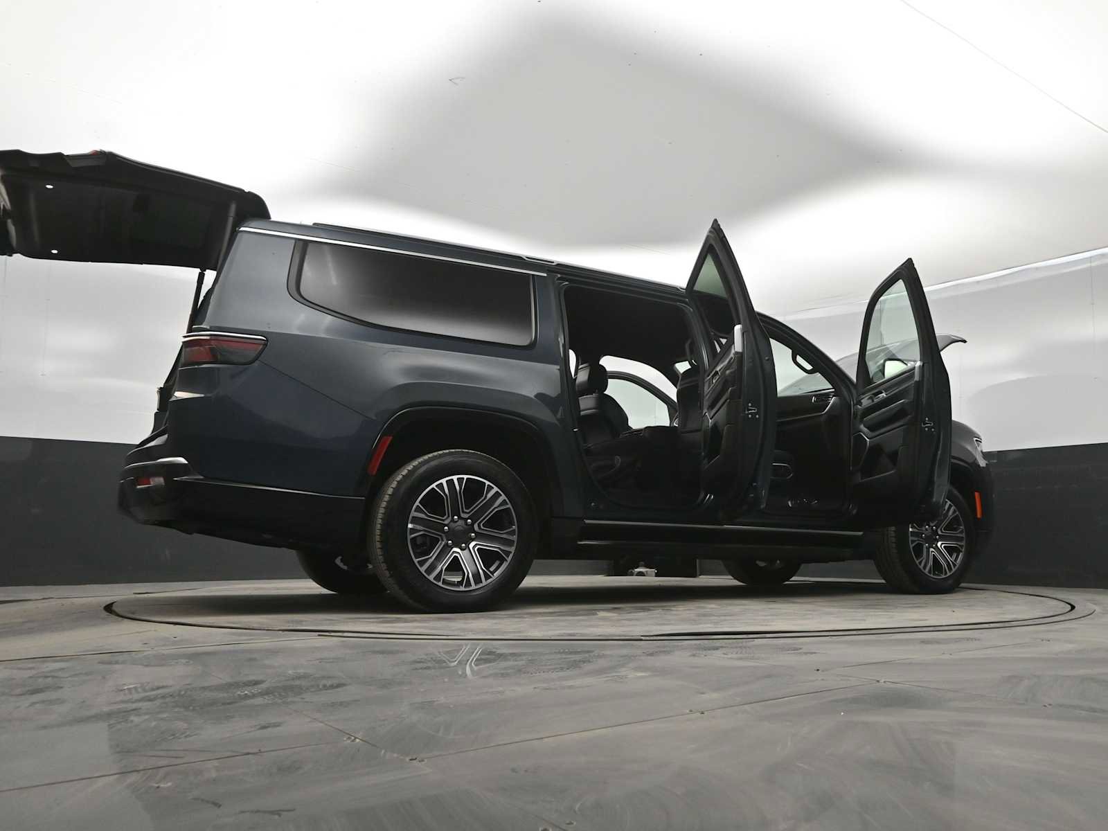 Used 2024 Jeep Wagoneer L Series II w/ Flexible Seating Group image 43