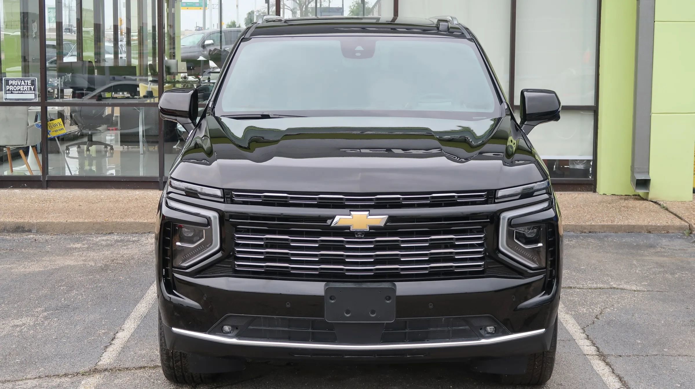 Used 2025 Chevrolet Suburban High Country RWD image 4