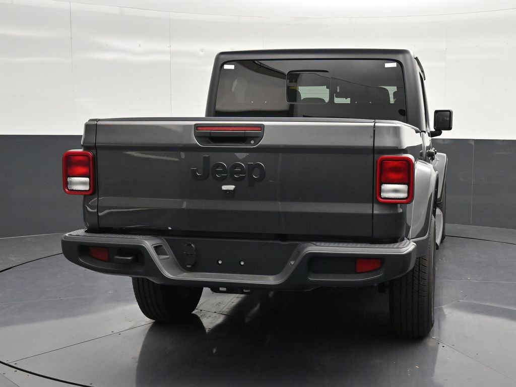 Used 2025 Jeep Gladiator Sport AWD/4WD image 2