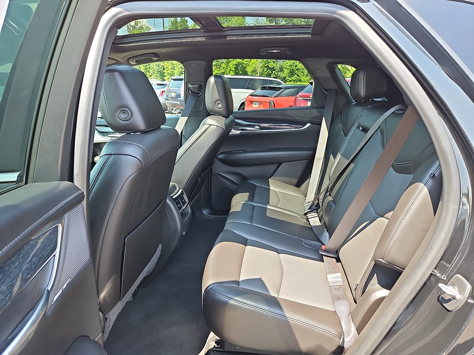 Used 2022 Cadillac XT5 Premium Luxury w/ Technology Package AWD/4WD image 10
