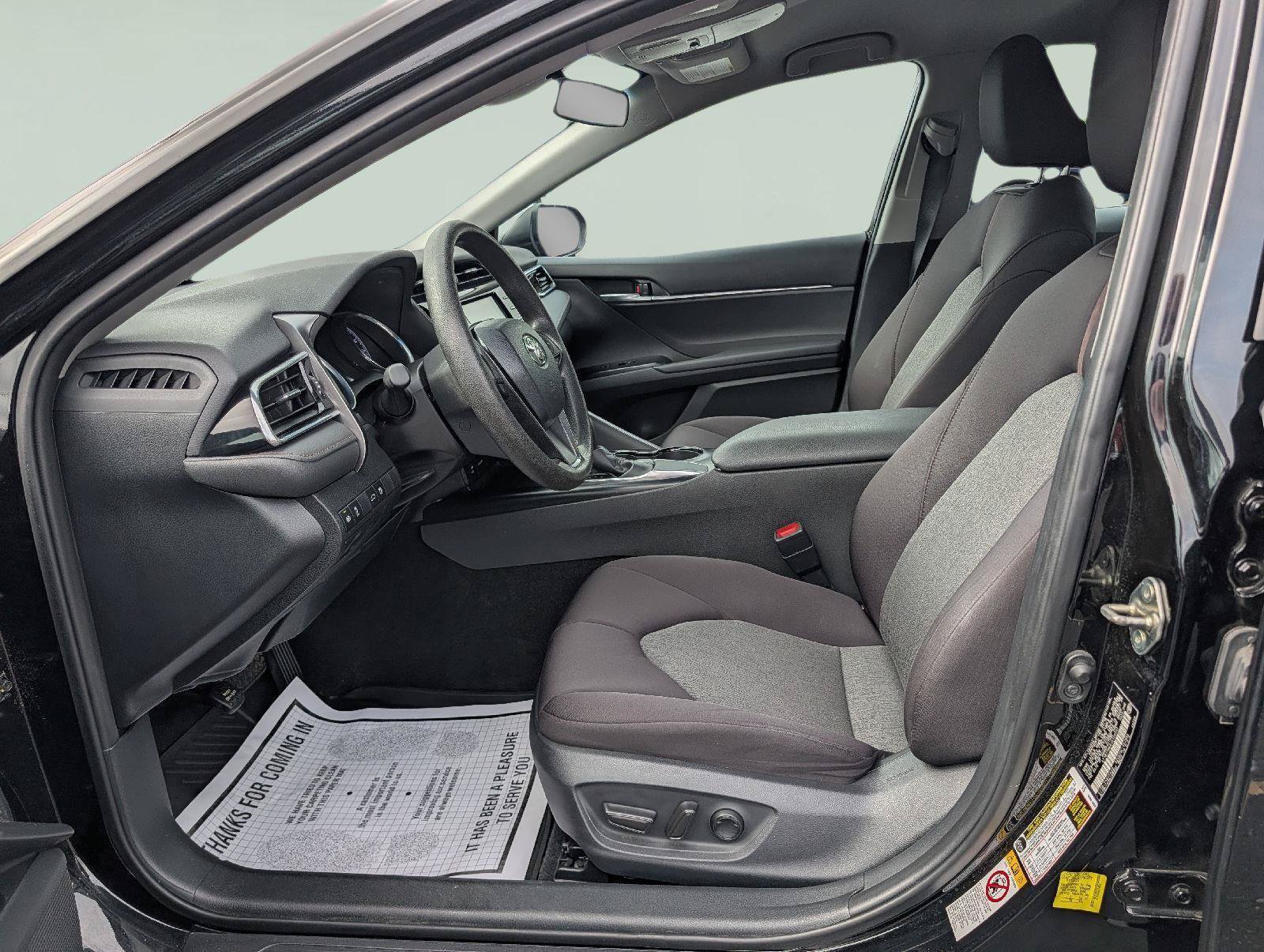 Used 2018 Toyota Camry LE FWD image 9