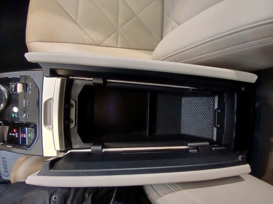 Used 2023 BMW iX xDrive50 w/ Sport Package image 12