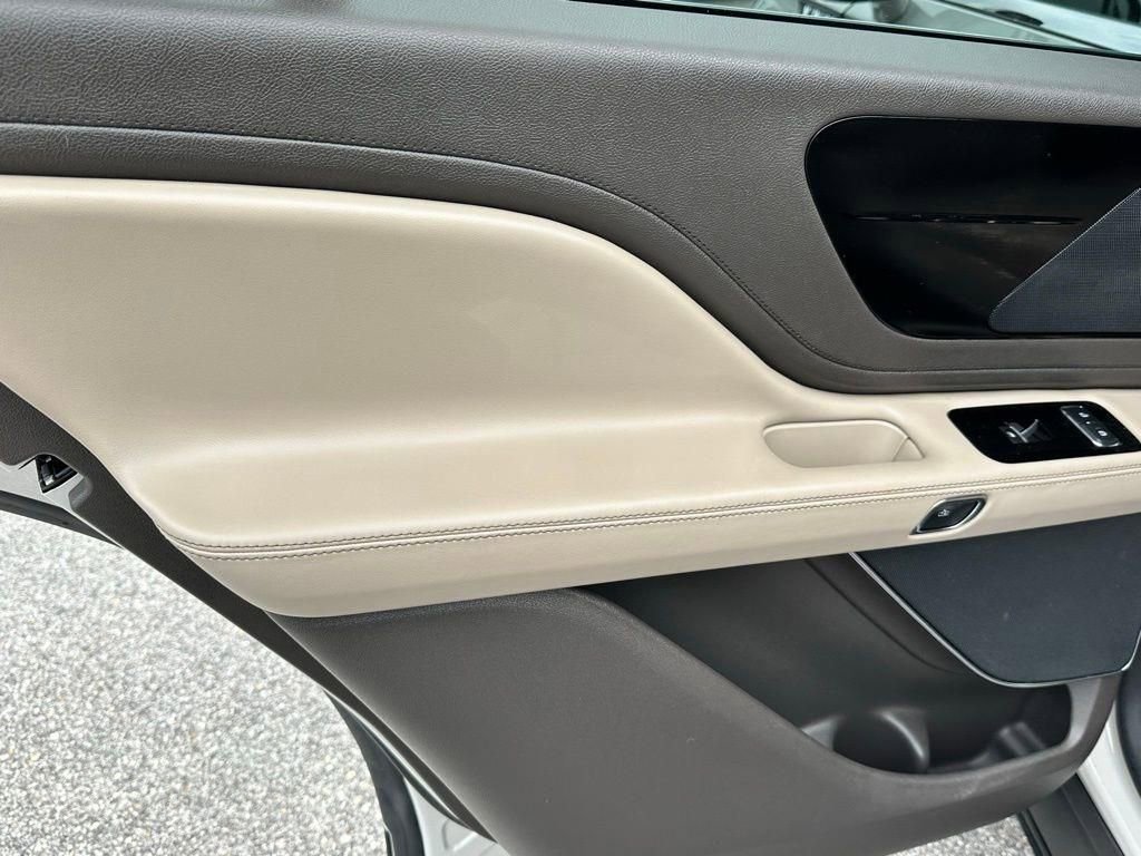 Used 2022 Lincoln Aviator Reserve w/ Equipment Group 201A image 22