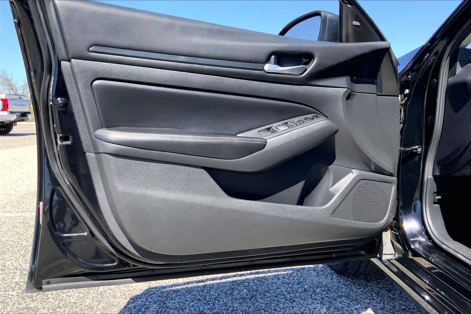 Used 2024 Nissan Altima 2.5 SV image 21