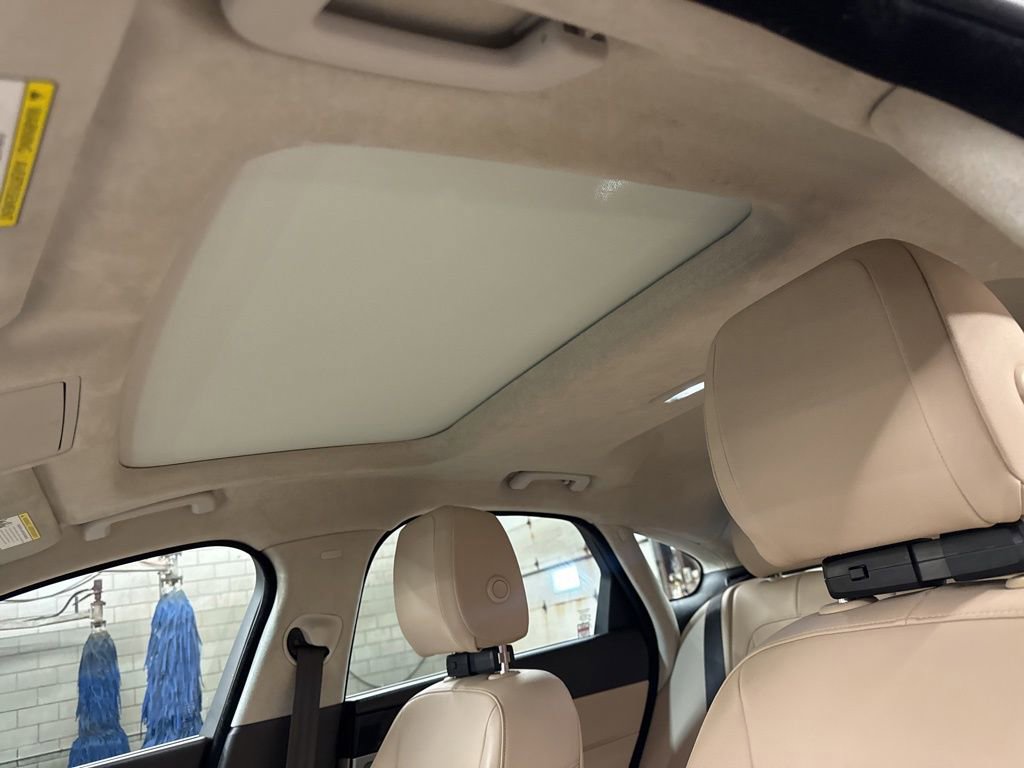 Used 2020 Jaguar XF Premium image 21