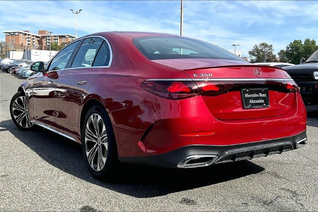 Used 2025 Mercedes-Benz E 350 4MATIC Sedan w/ Driver Assistance Package image 2