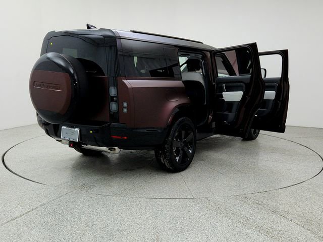 New 2026 Land Rover Defender 130 X-Dynamic SE image 11