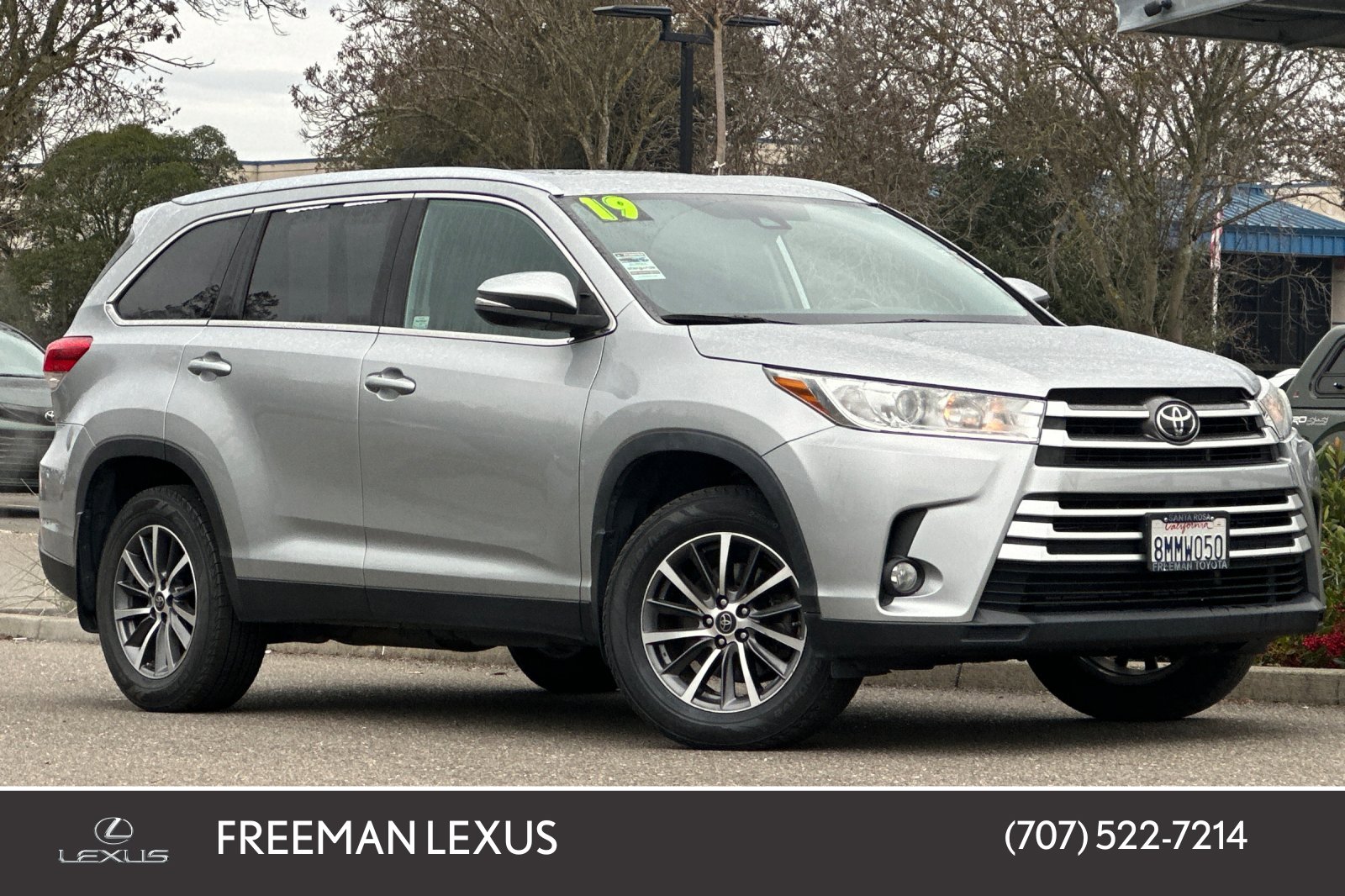 Used 2019 Toyota Highlander SE image 1