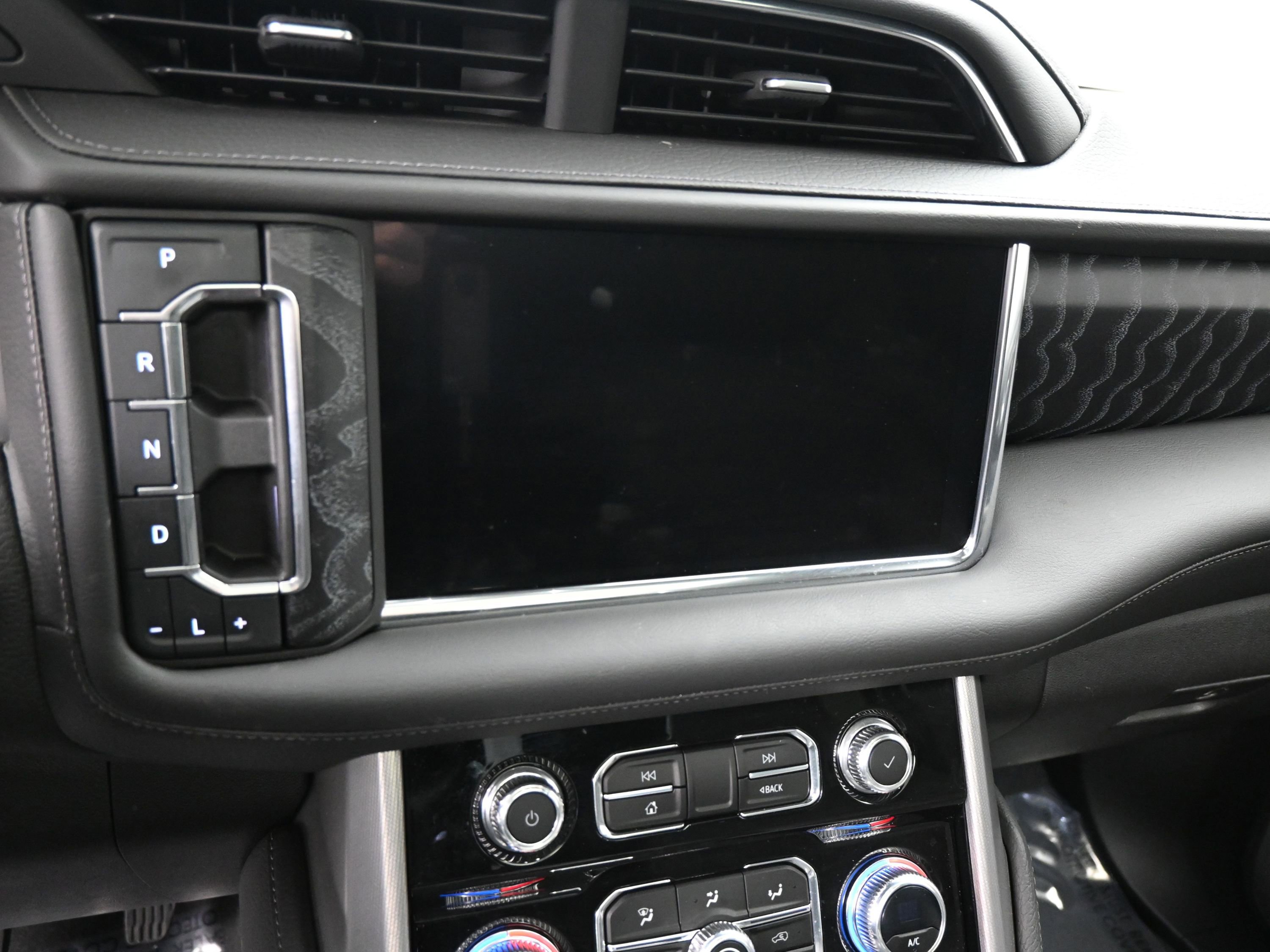 Used 2023 GMC Yukon Denali w/ Advanced Technology Package image 16