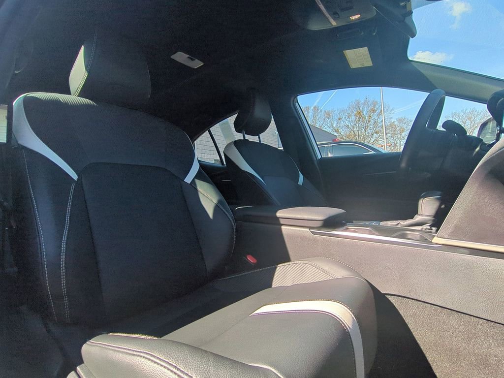 Used 2025 Toyota Camry SE image 31