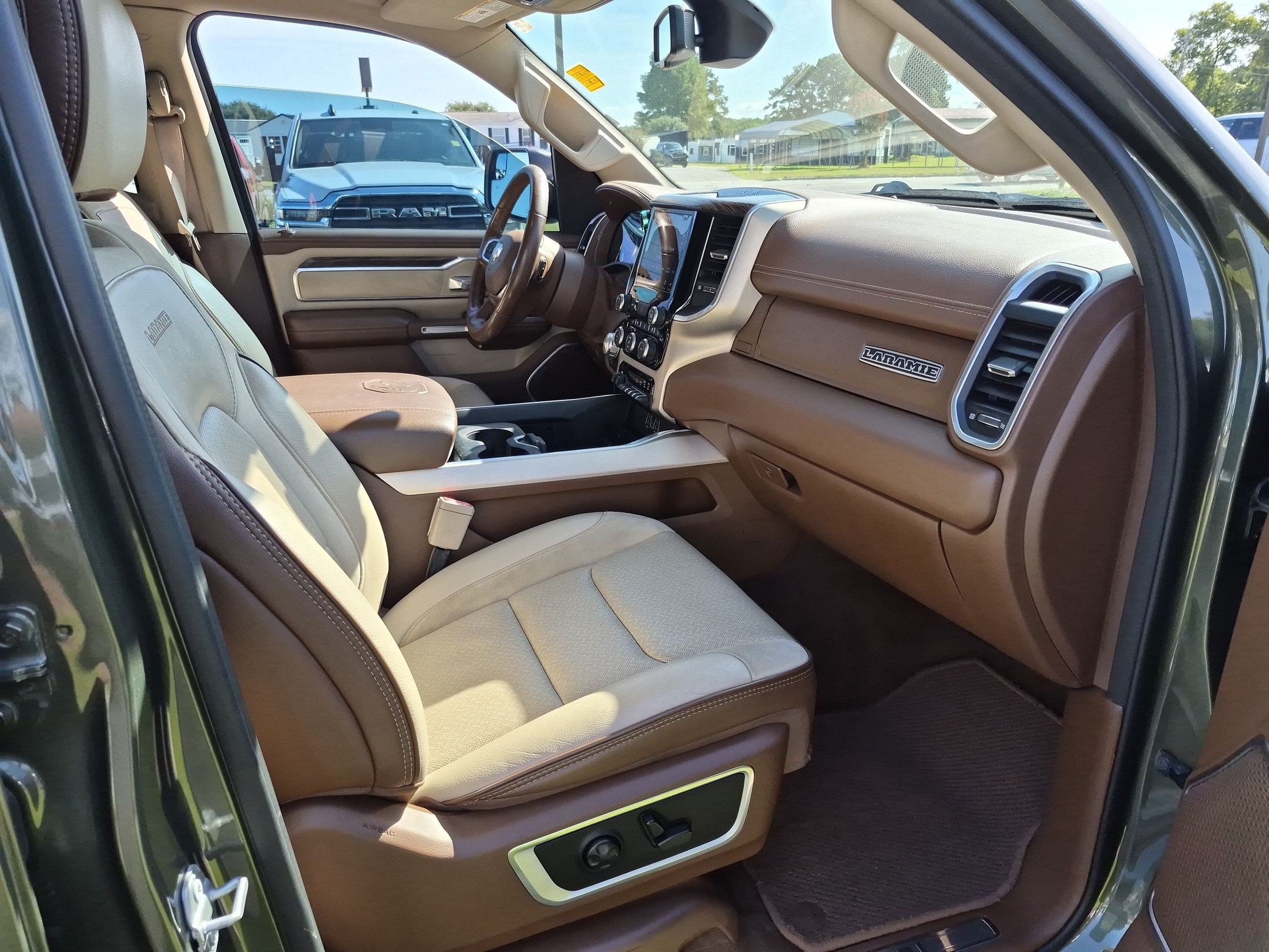 Used 2020 RAM 1500 Laramie AWD/4WD image 19