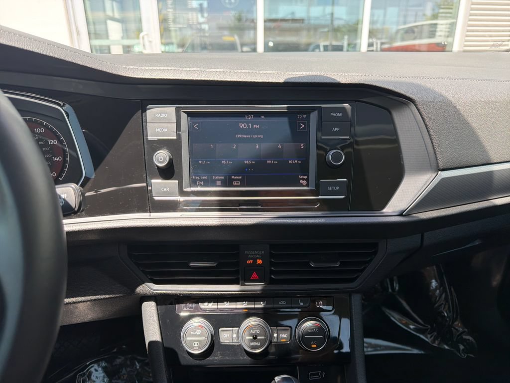 Used 2019 Volkswagen Jetta SE w/ Cold Weather Package FWD image 20