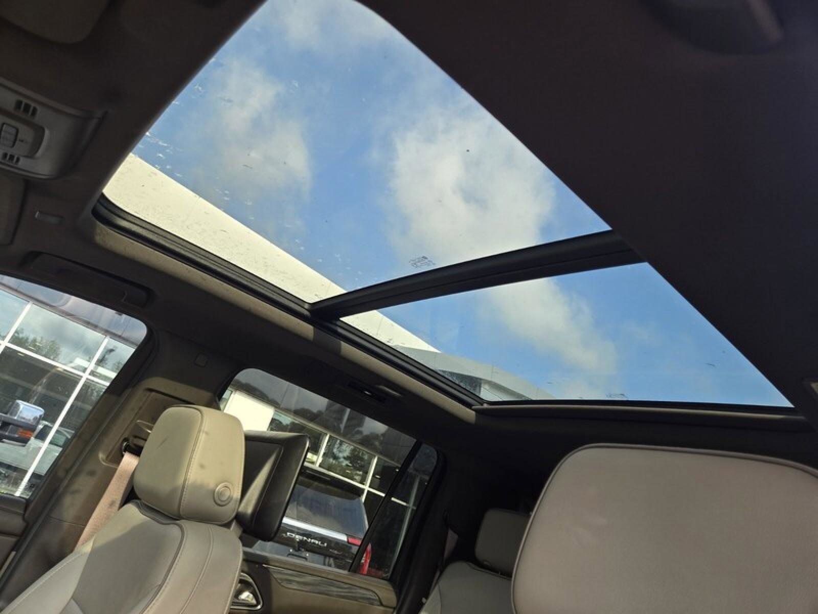 Used 2021 GMC Yukon XL SLT w/ SLT Premium Package image 23