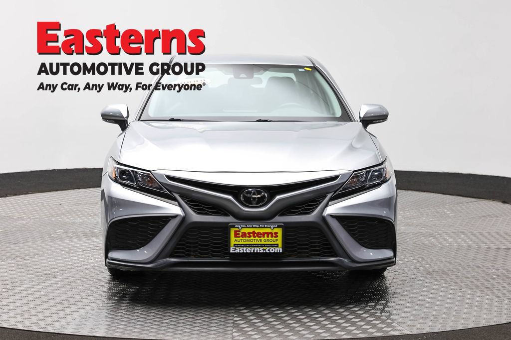 Used 2023 Toyota Camry SE FWD image 2