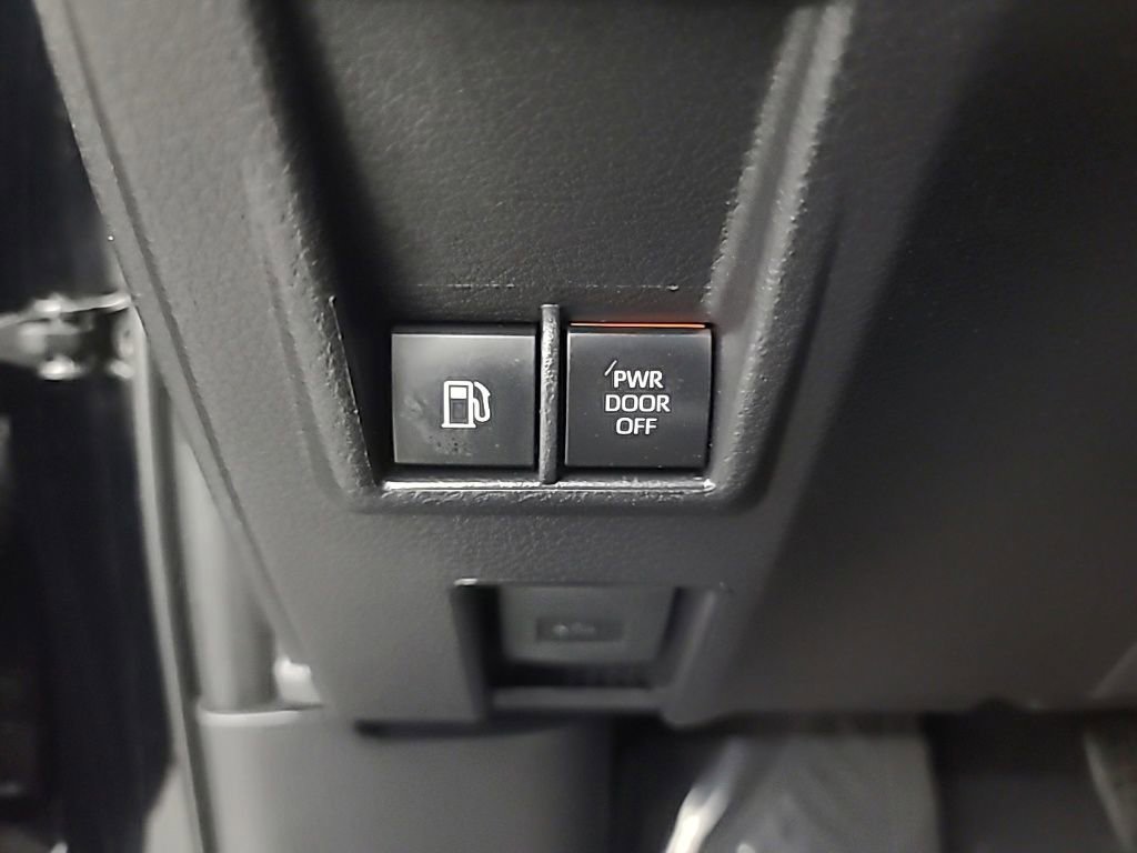 Used 2026 Toyota Sienna LE FWD image 28