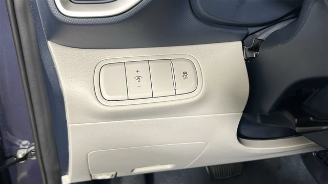 Used 2025 Hyundai Venue Limited FWD image 19