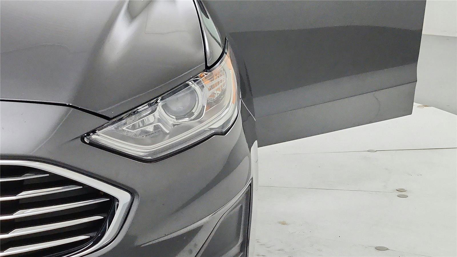 Used 2020 Ford Fusion SE image 30