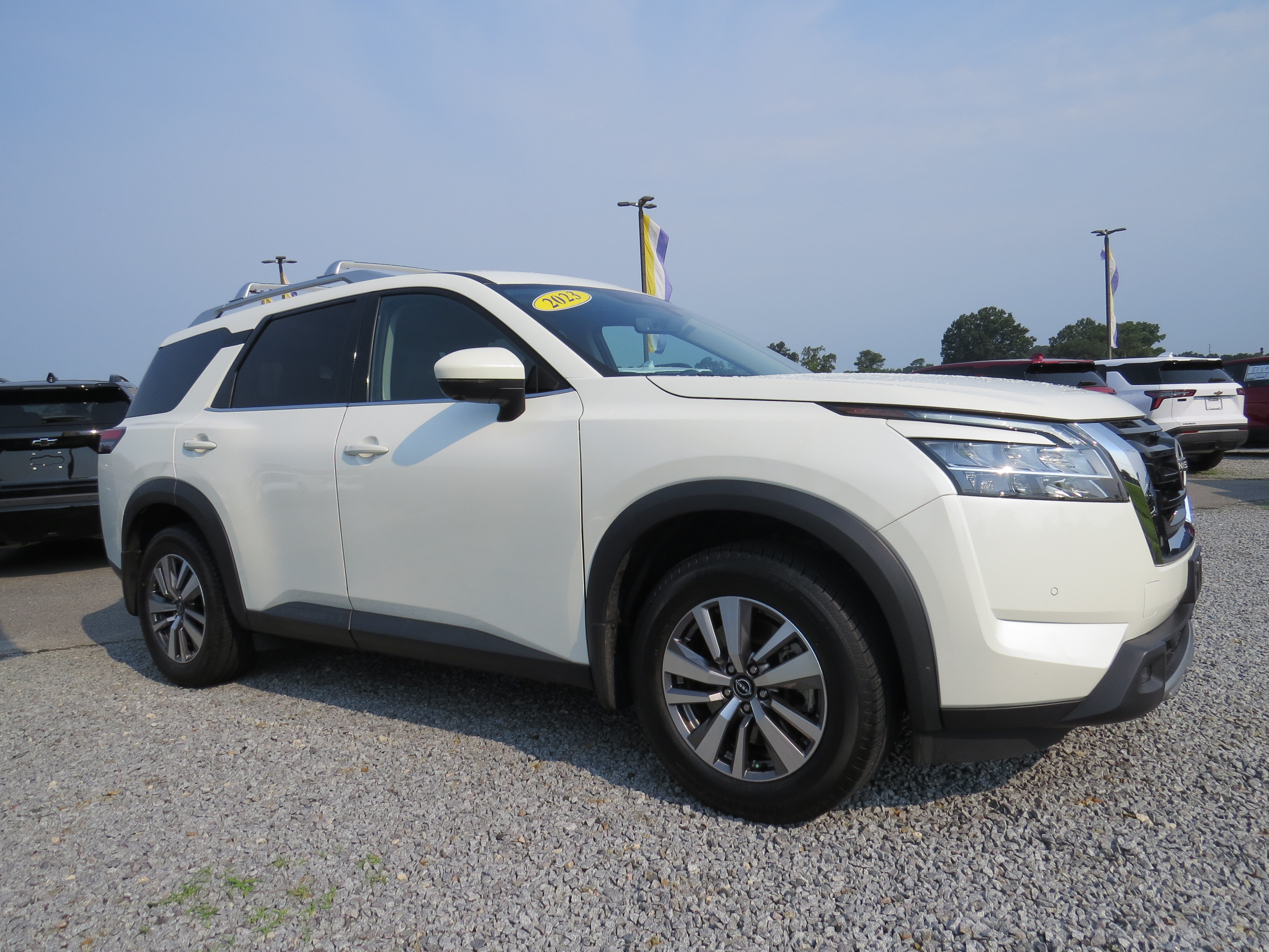 Used 2023 Nissan Pathfinder SL AWD/4WD image 10