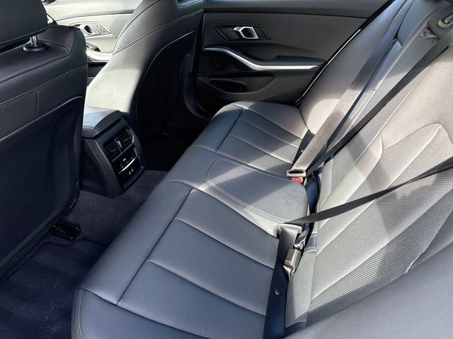 Used 2025 BMW 330i xDrive Sedan AWD/4WD image 17