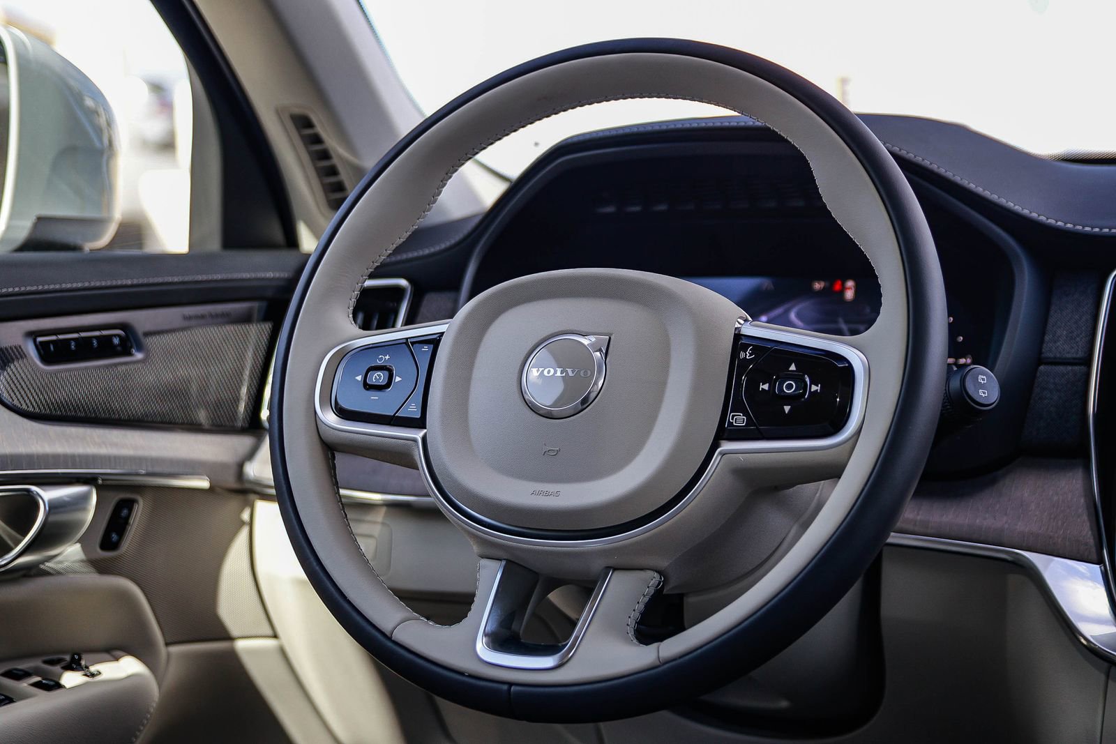 New 2026 Volvo XC90 T8 Ultra w/ Protection Package Premier image 15