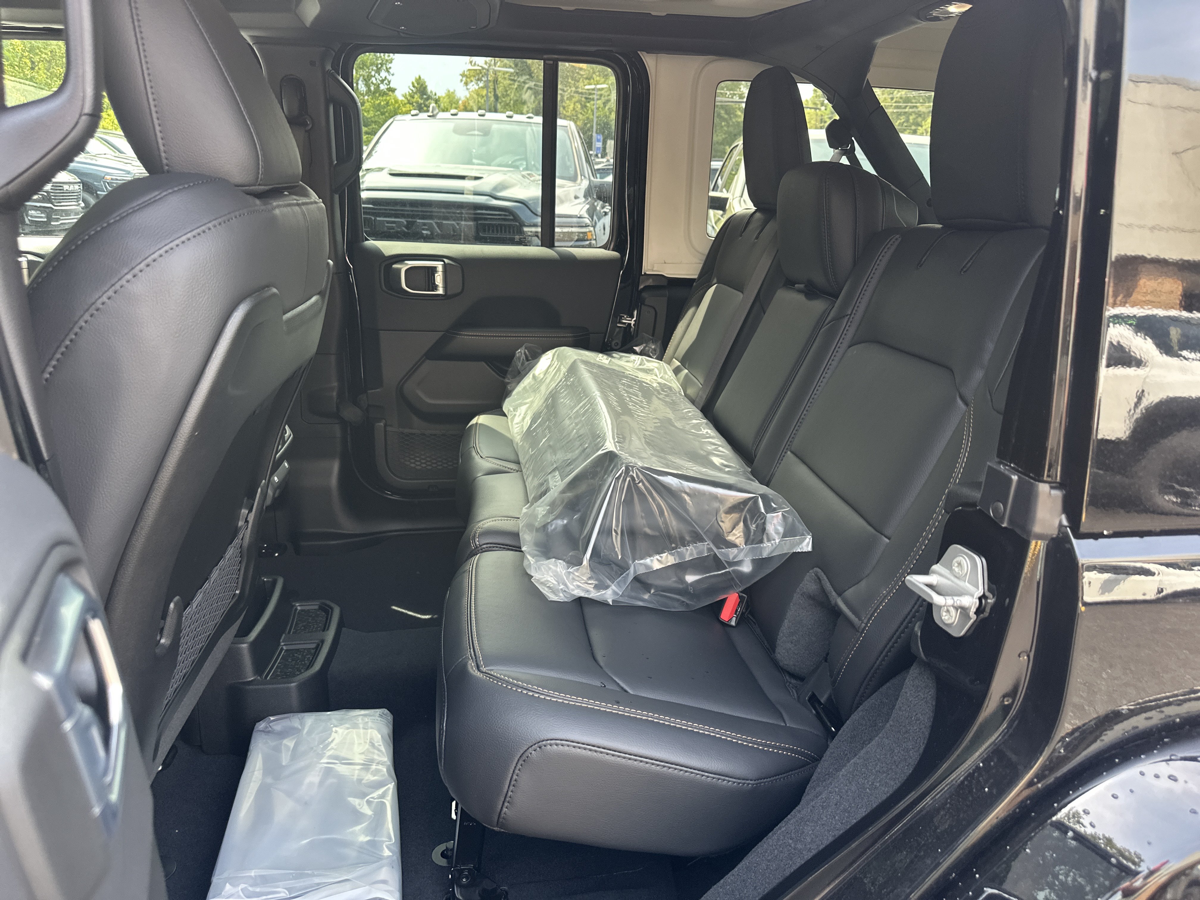 New 2027 Jeep Wrangler Unlimited Sahara AWD/4WD image 29