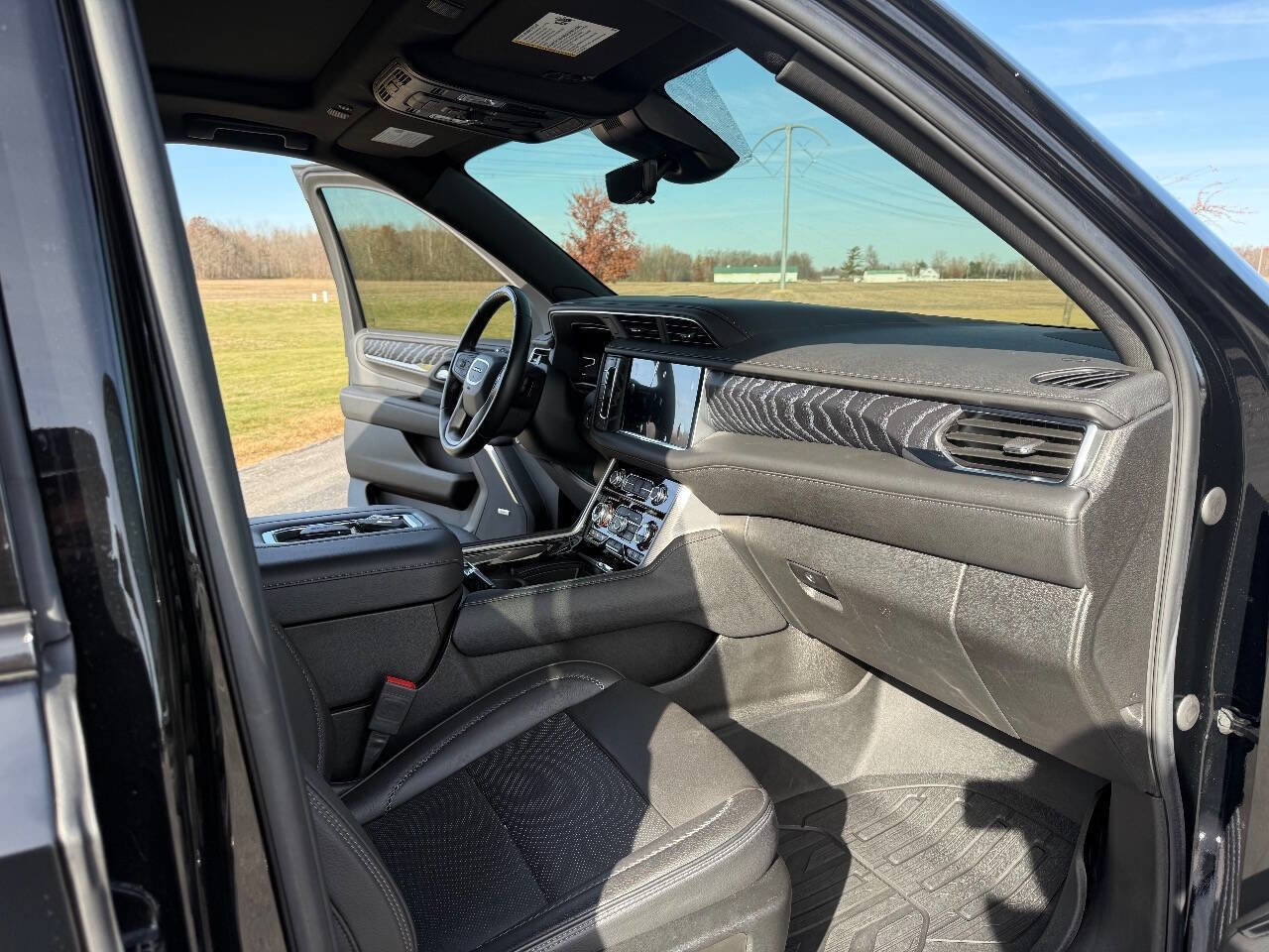 Used 2023 GMC Yukon XL Denali w/ Denali Reserve Package image 21