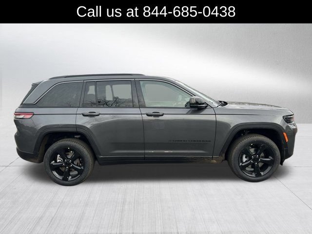 New 2026 Jeep Grand Cherokee Limited w/ Luxury Tech Group II RWD image 4