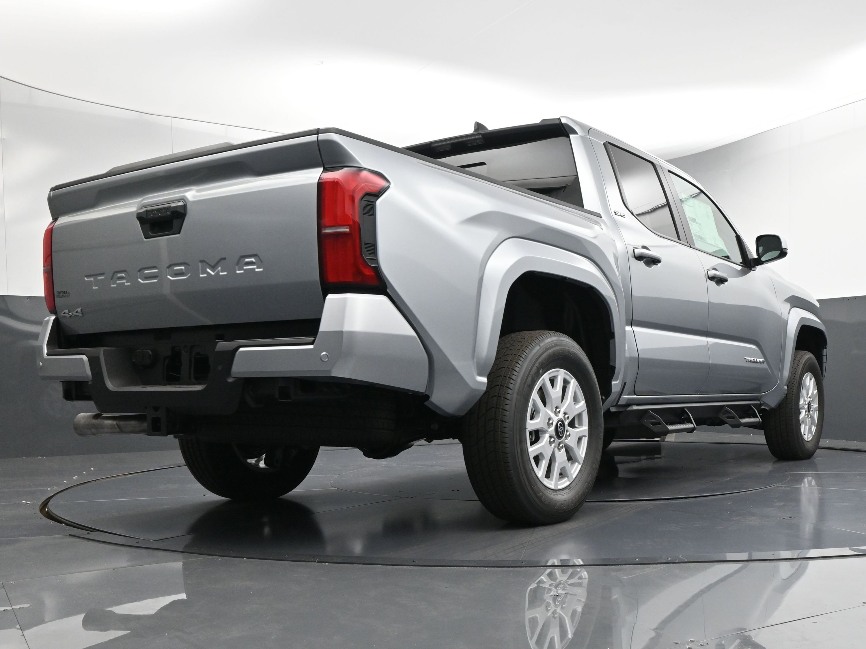 Used 2024 Toyota Tacoma SR5 w/ SR5 Upgrade Package image 30