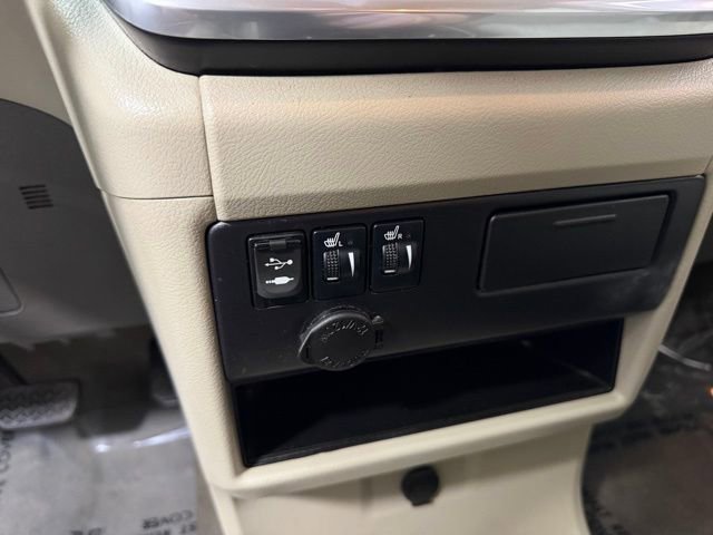 Used 2017 Toyota Sienna XLE w/ XLE Navigation Package AWD/4WD image 17
