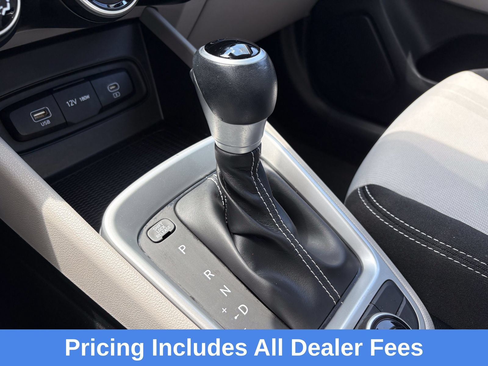 Used 2024 Hyundai Venue SEL FWD image 18