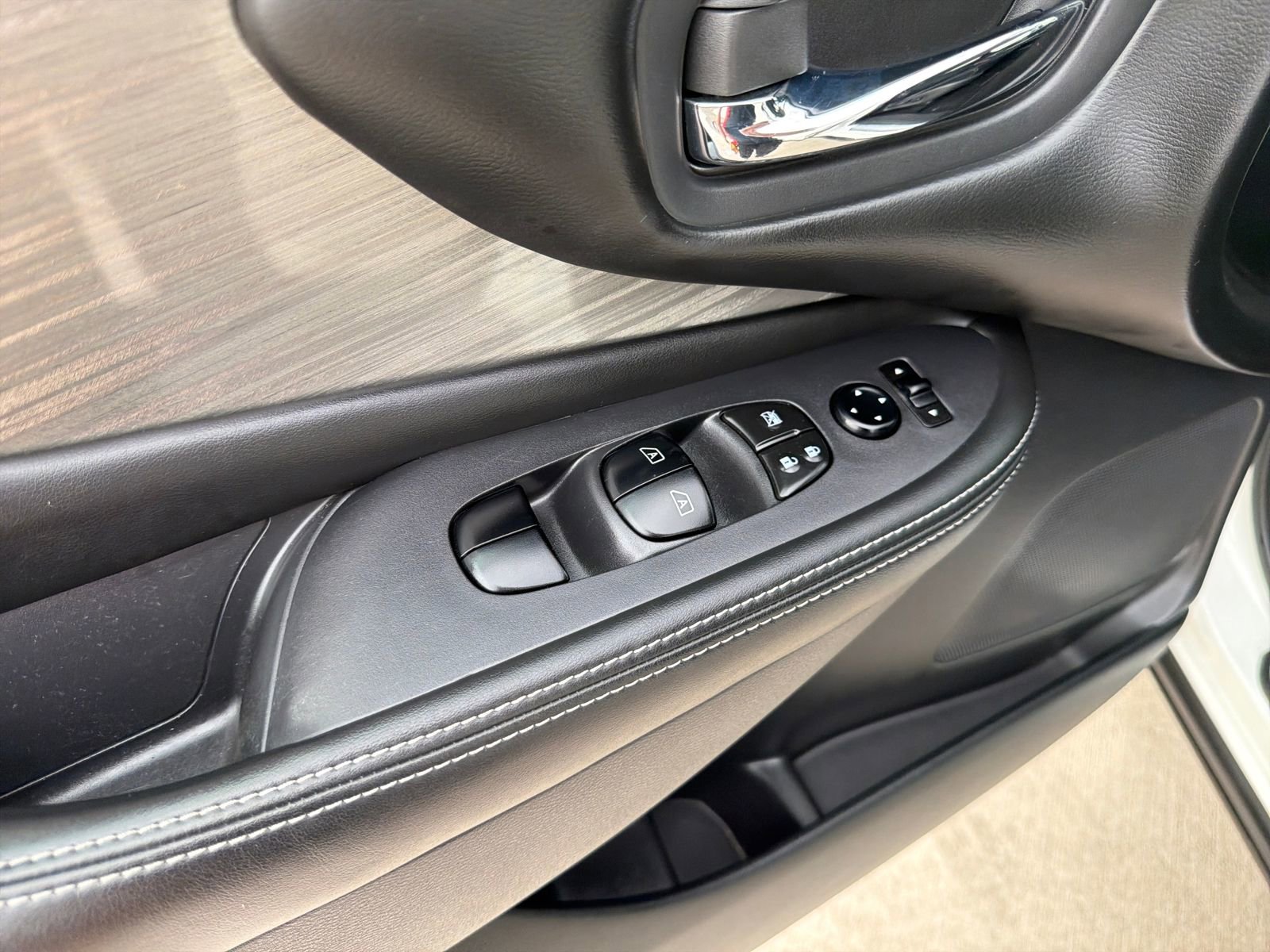 Used 2018 Nissan Murano SV image 14