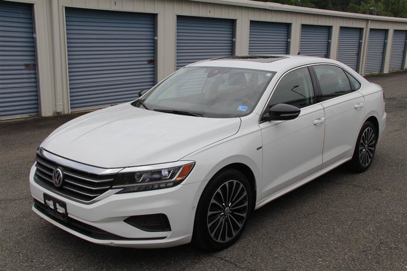 Used 2022 Volkswagen Passat 2.0T FWD image 2