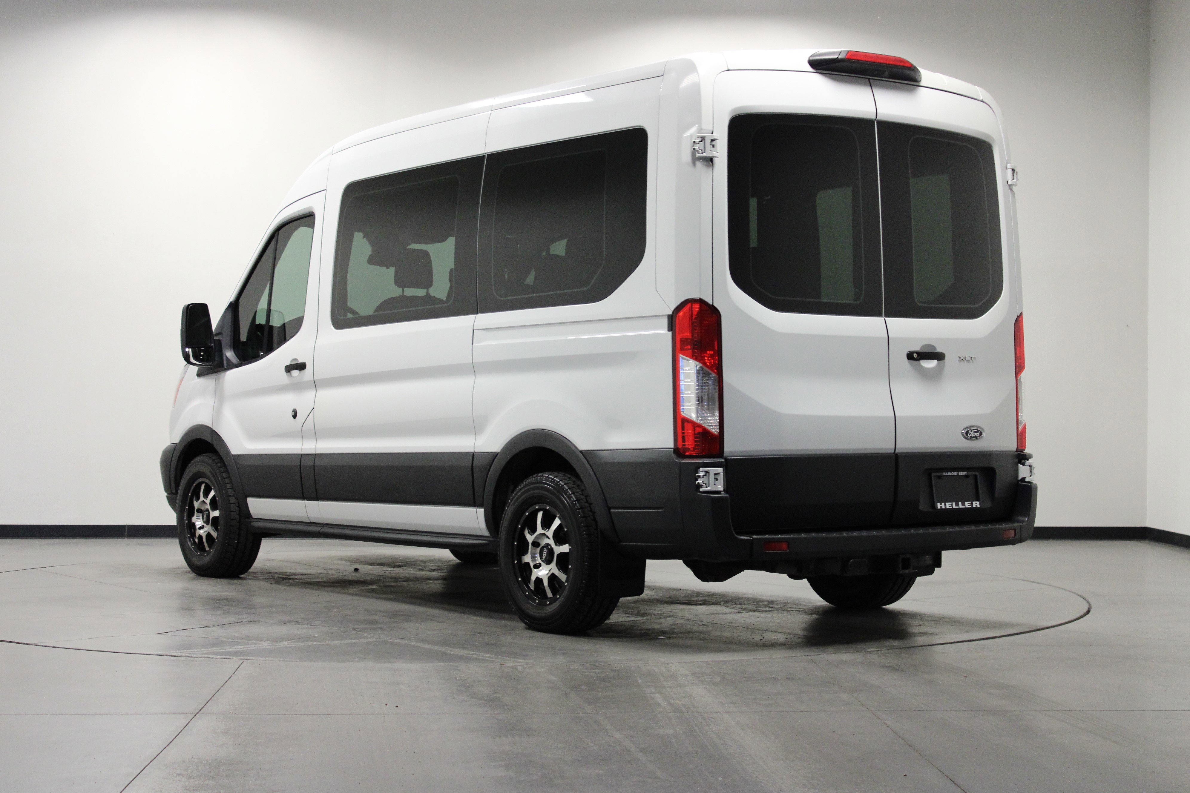 Used 2018 Ford Transit 150 XLT image 6