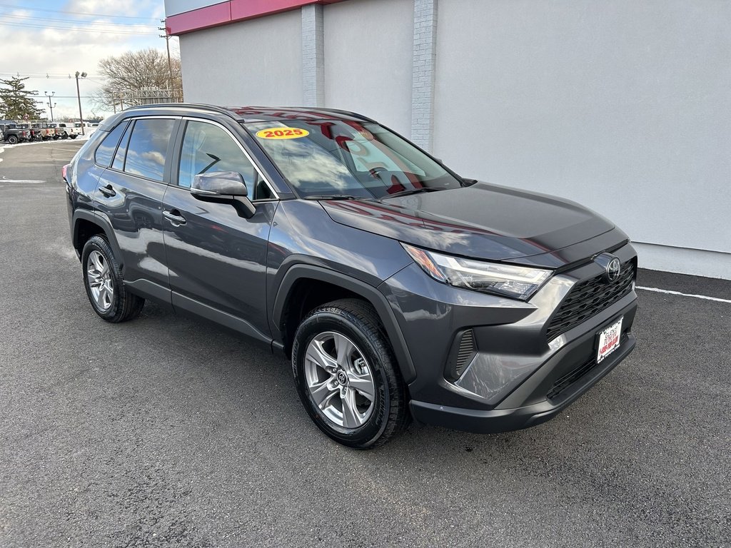 Used 2025 Toyota RAV4 XLE image 4