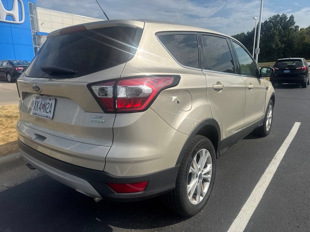Used 2017 Ford Escape SE FWD image 4
