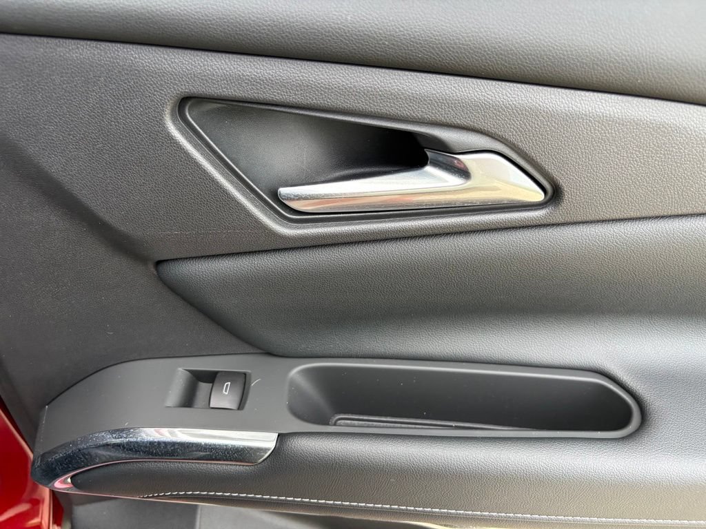 New 2026 Chevrolet Traverse LT w/ Driver Confidence Package AWD/4WD image 41