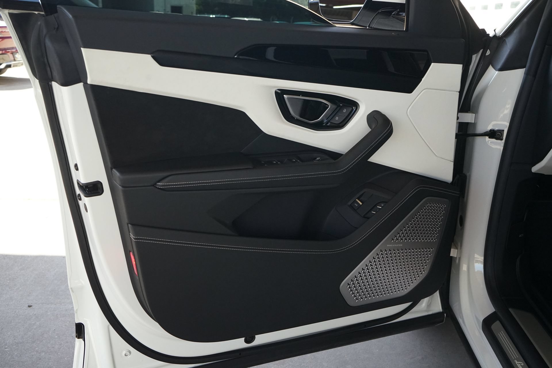 Used 2023 Lamborghini Urus S AWD/4WD image 25