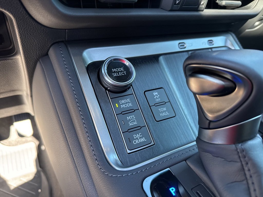 Used 2025 Lexus GX 550 image 32