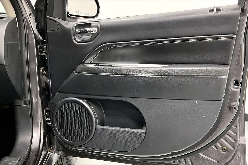 Used 2016 Jeep Compass High Altitude FWD image 23