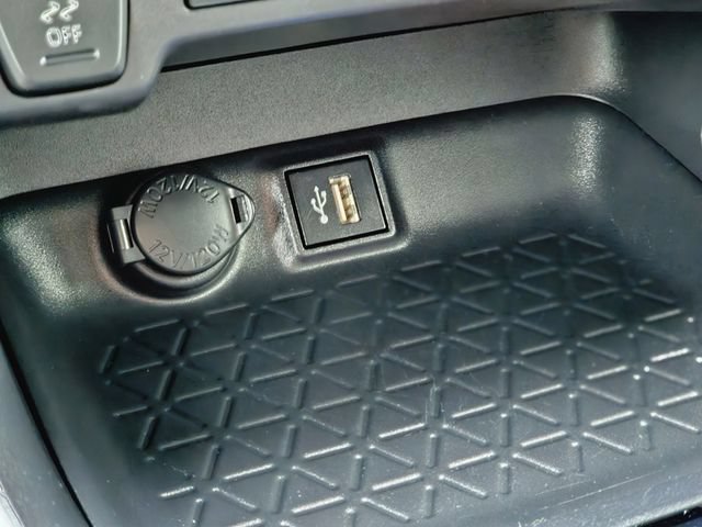 Used 2025 Toyota RAV4 XLE FWD image 25