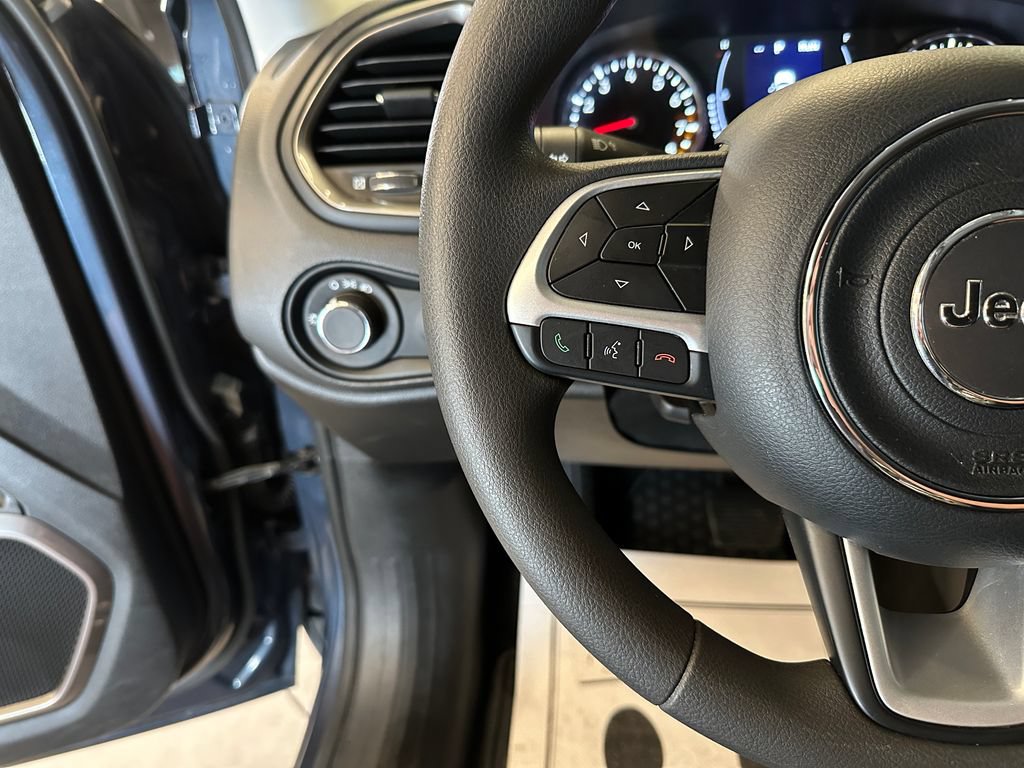Used 2023 Jeep Renegade Latitude AWD/4WD image 10